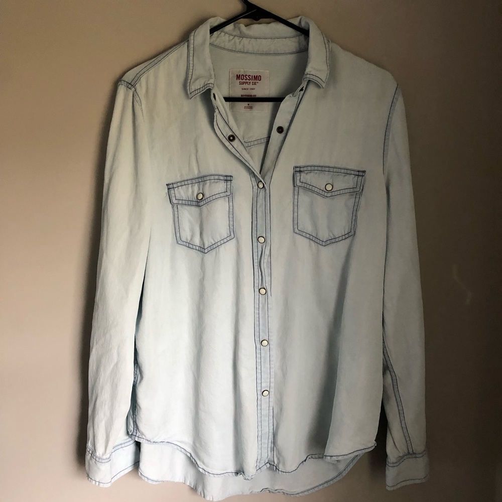 Mossimo Denim Like Button up top ✨